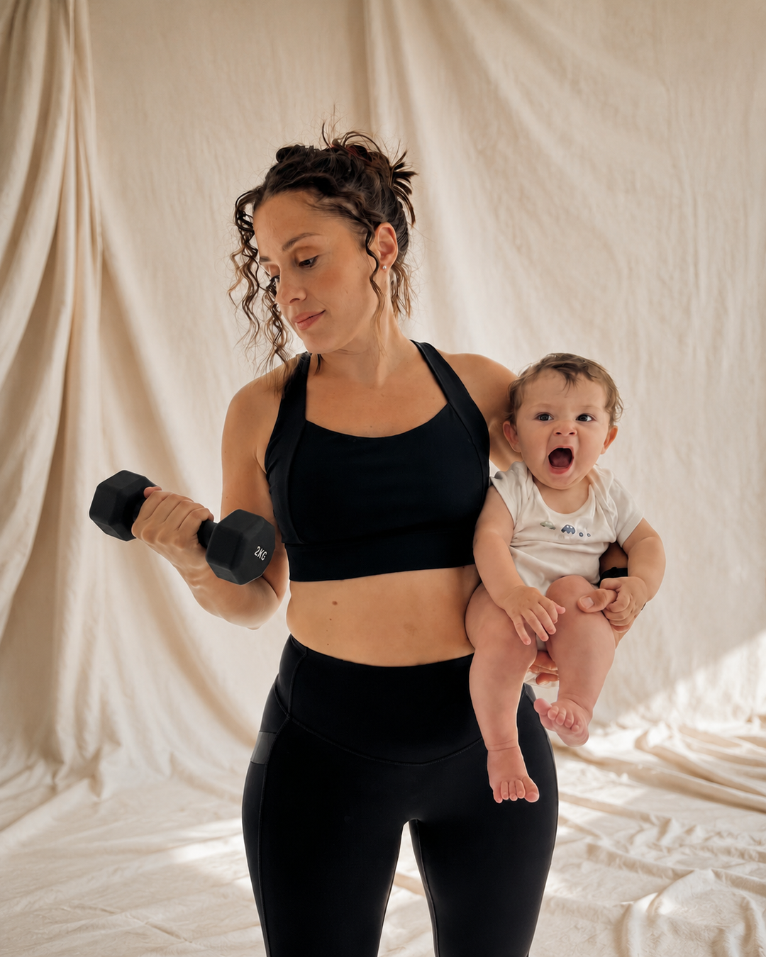 UNE MAMAN QUI FAIT DU SPORT AVEC SON Bébé