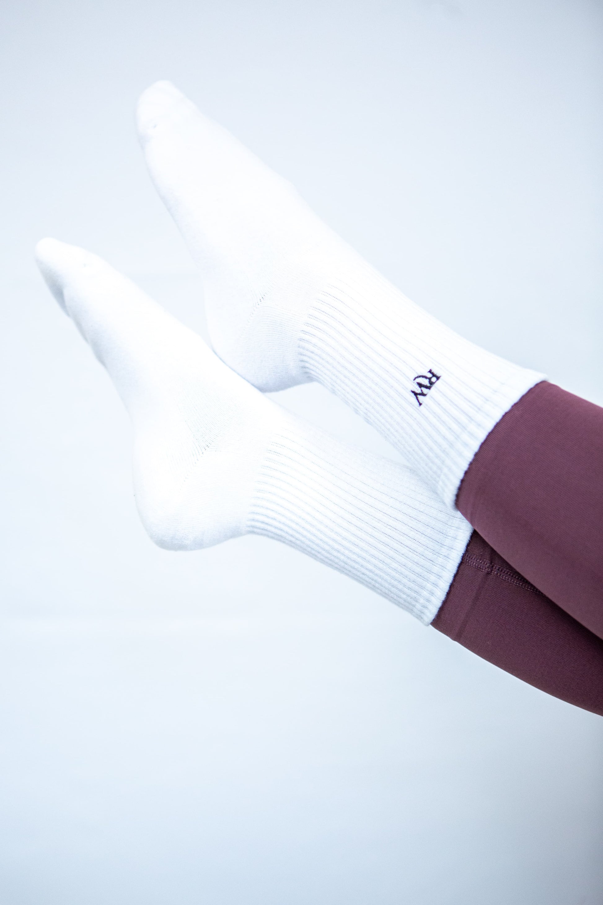 pied en l'air avec chaussette reveal wear