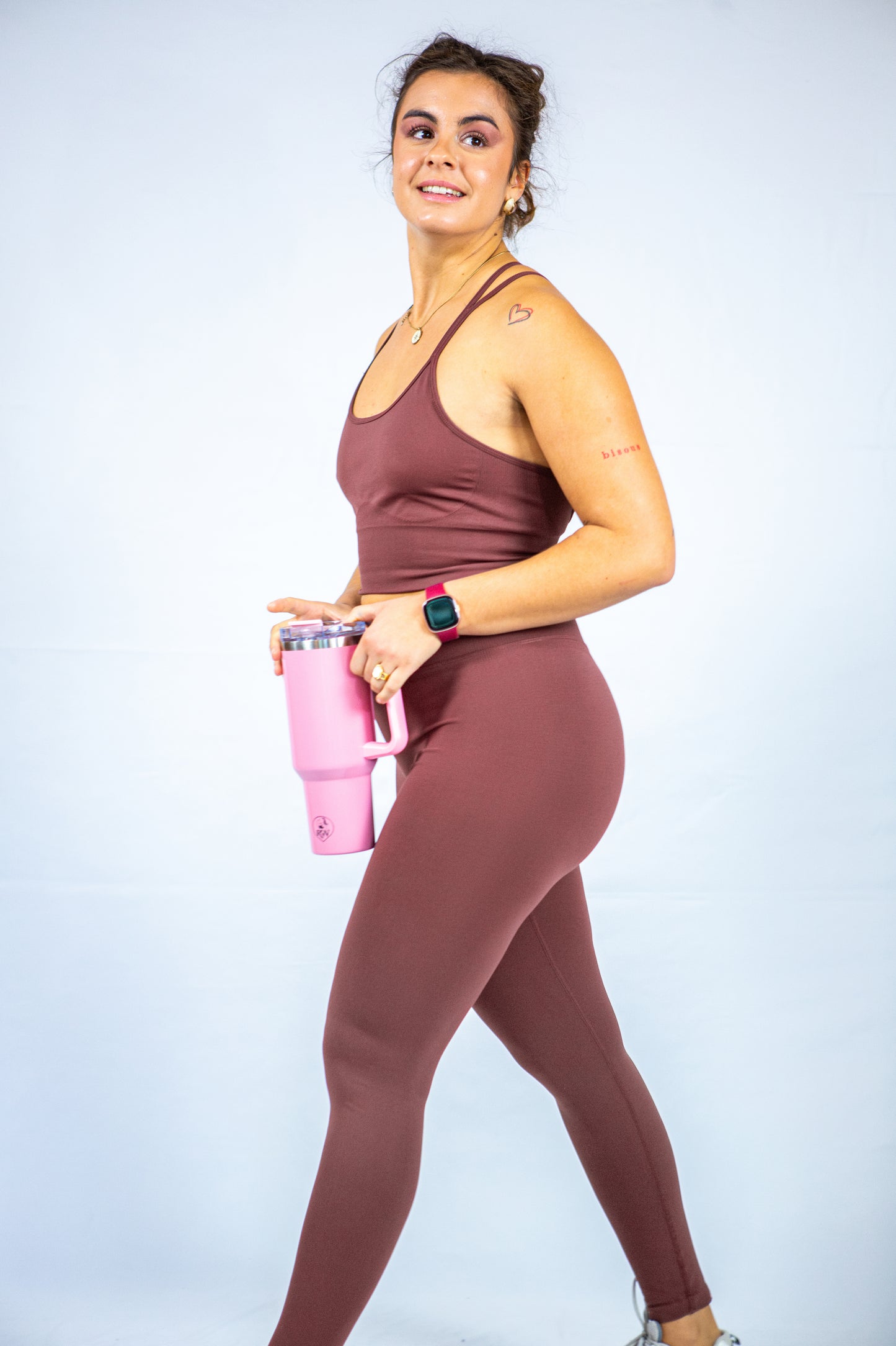 ensemble de sport cacao et gourde rose reveal wear