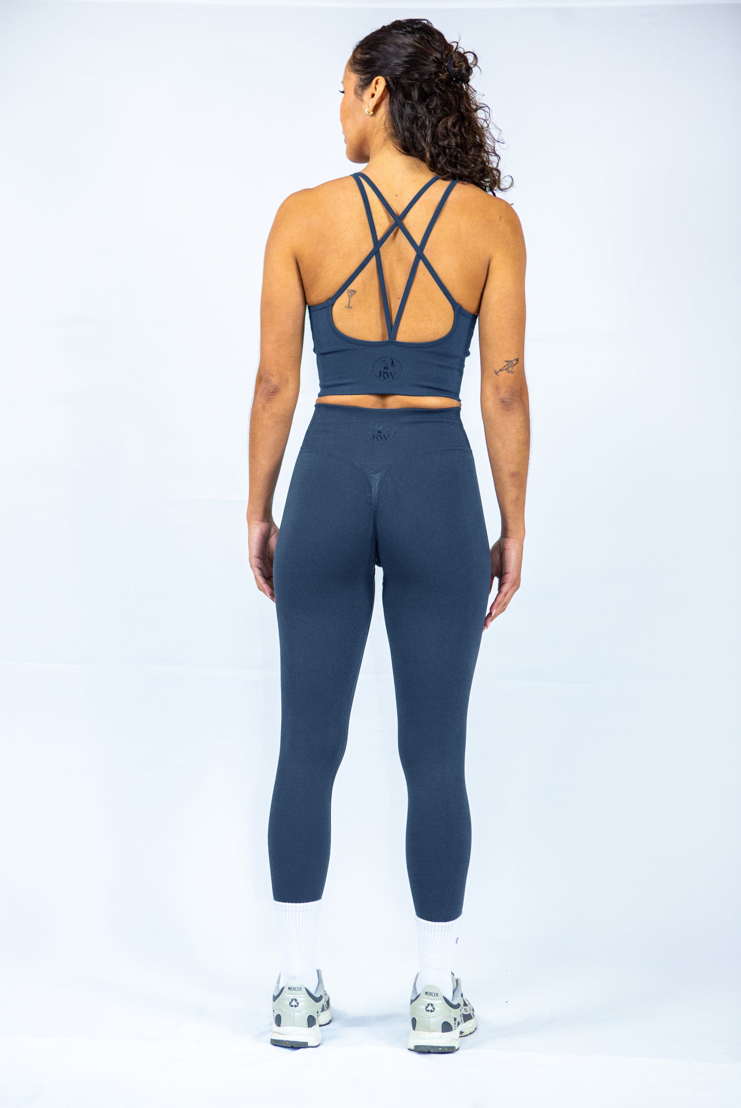 ensemble de sport vert foncé reveal wear de dos