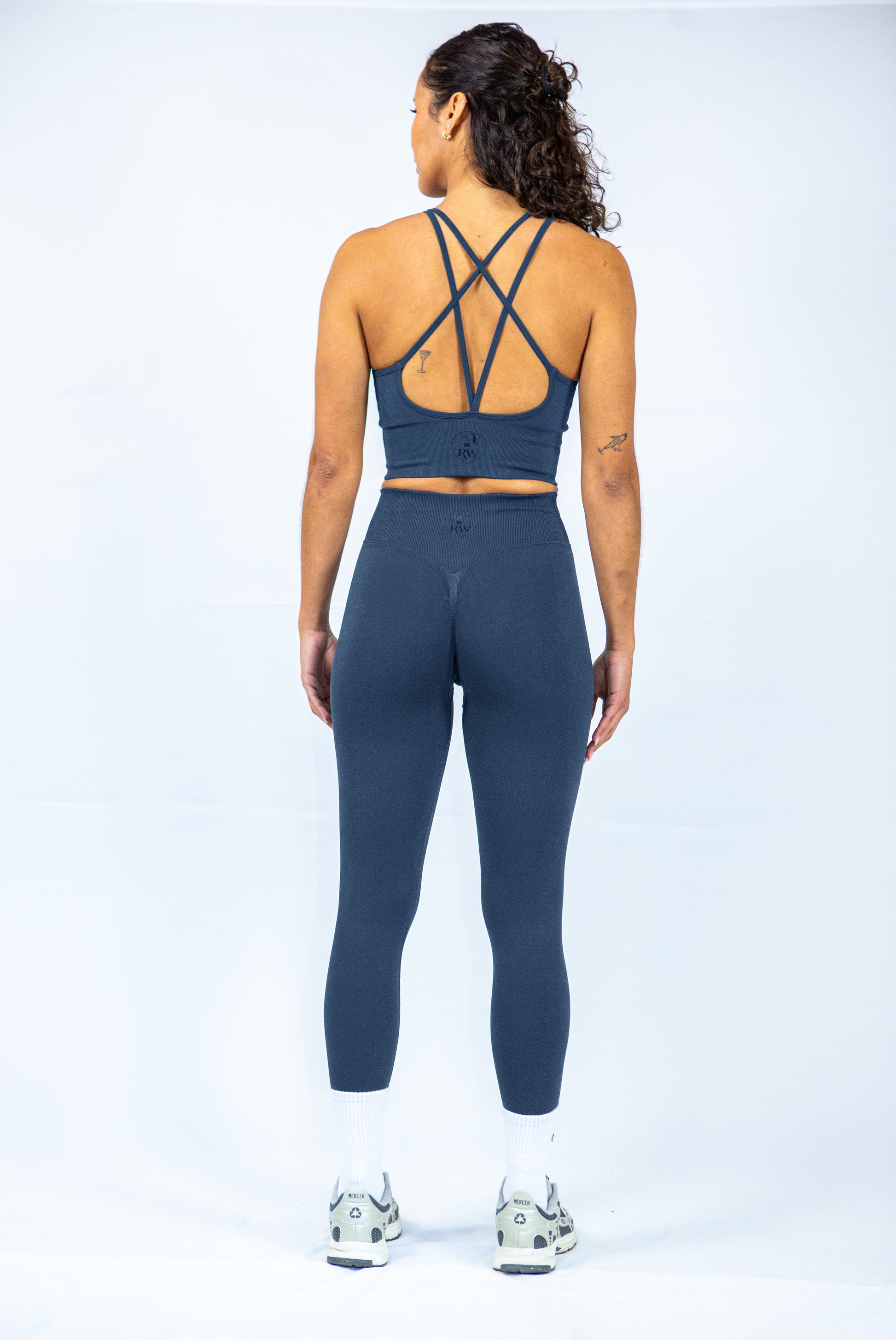 ensemble de sport vert foncé reveal wear de dos