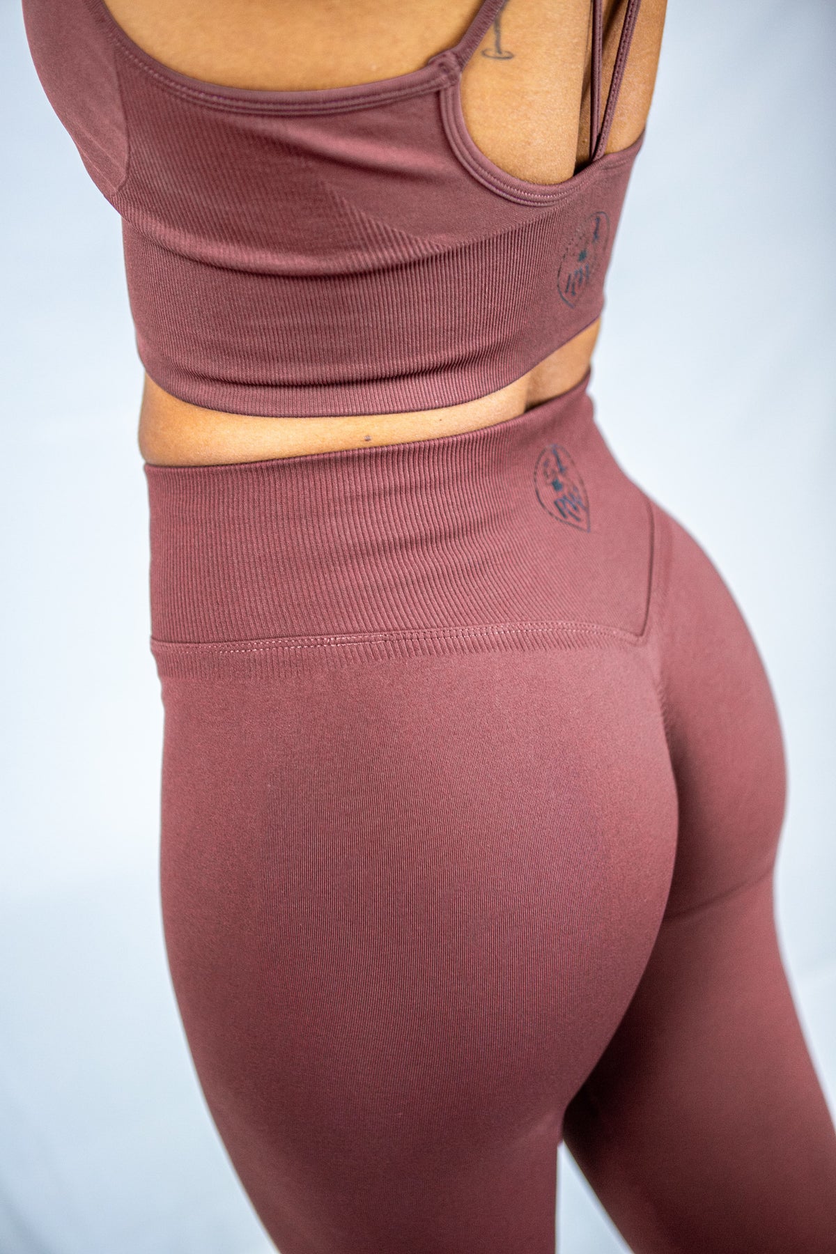 legging push up cacao et sa brassière de dos et de près
