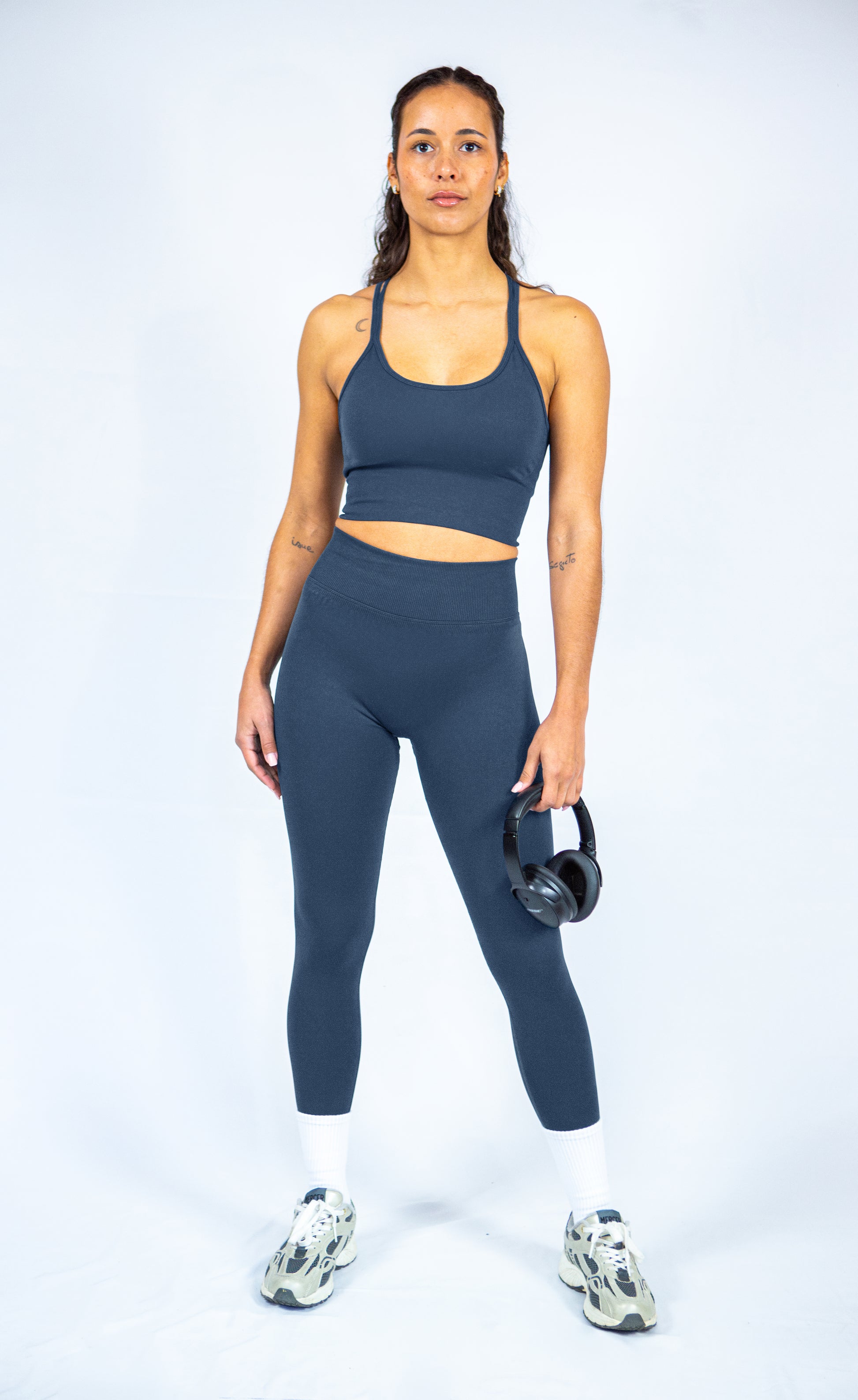 tenue de sport reveal wear vert foncé de face 